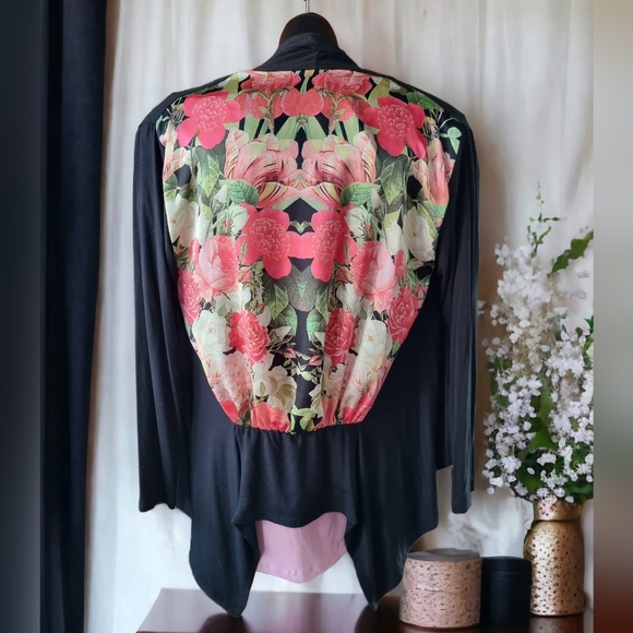 Cha Cha Vente Asymmetrical Open Front Flowy Cardigan - Picture 3 of 7